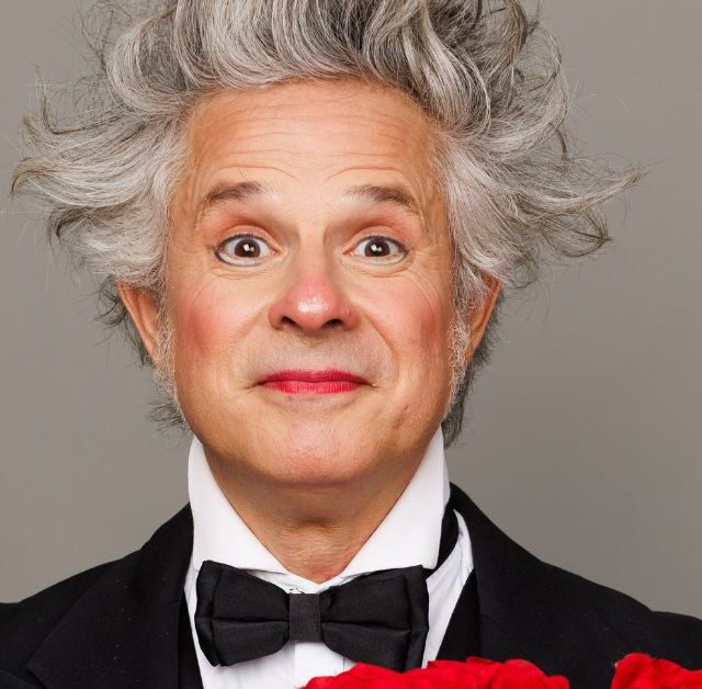 Marcelo Luján, clown, risoterapeuta e facilitador de criatividade